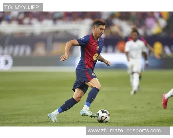 莱万欧冠表现惊艳十场打入十二球射手榜领跑前景光明